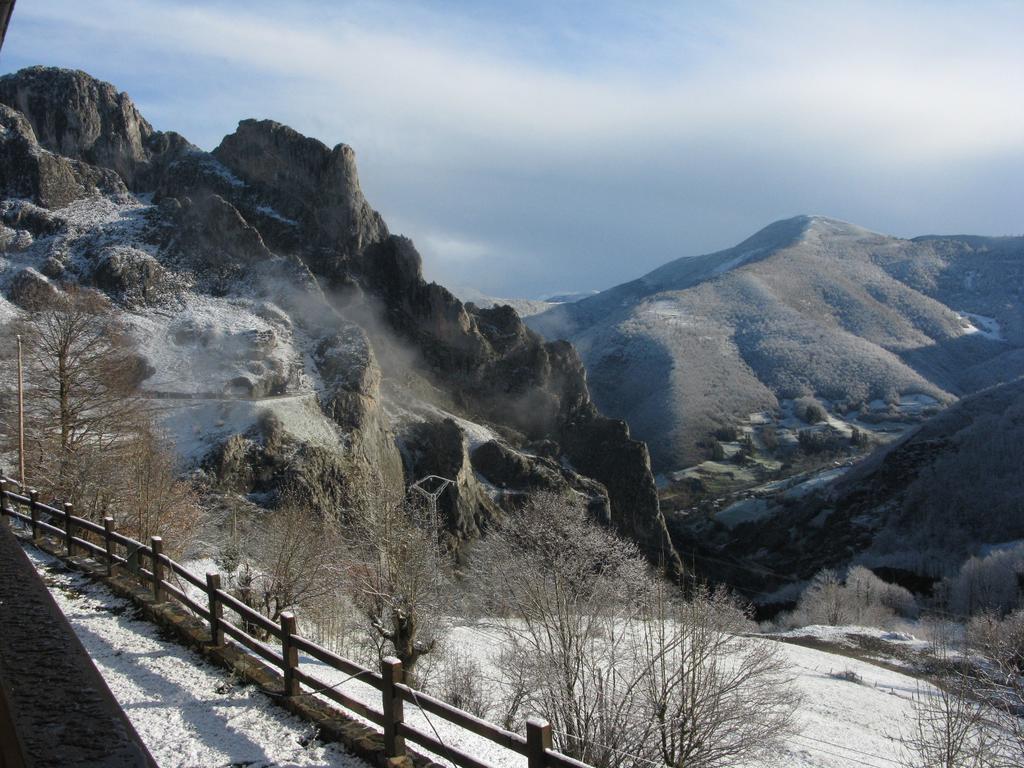 La Posada De Cucayo Dobres Bagian luar foto